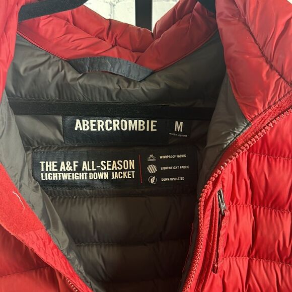 🧥 Abercrombie A&F All-Season Lightweight Down Jacket – Red – Size M - Picture 2 of 4